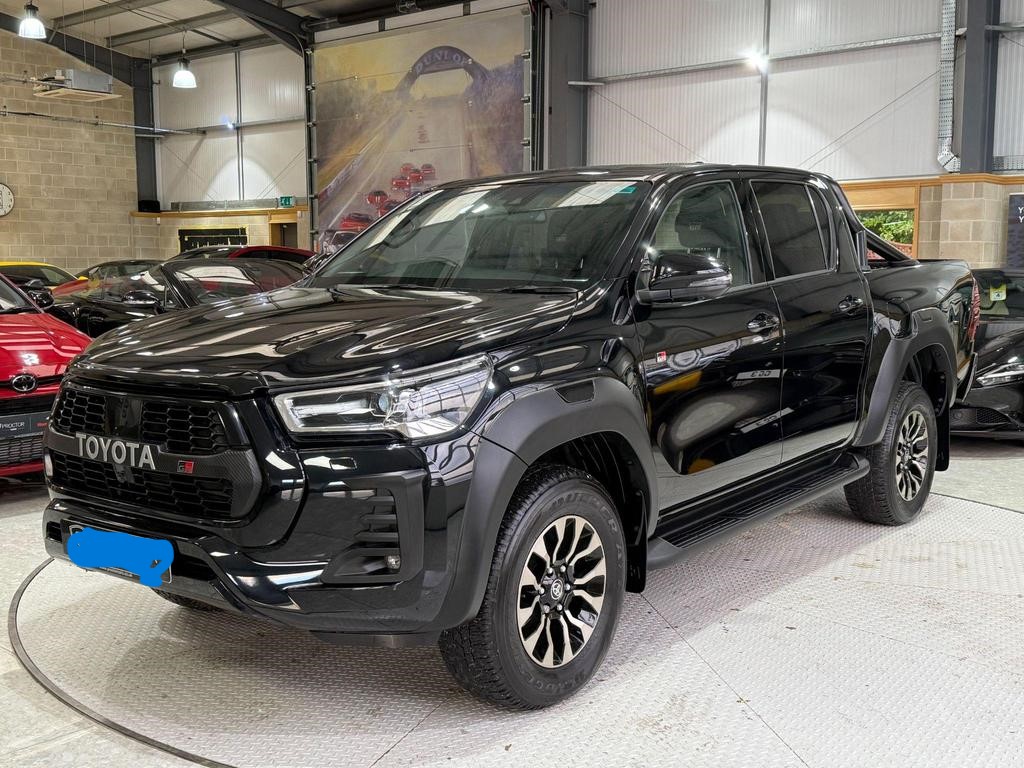 TOYOTA Hilux